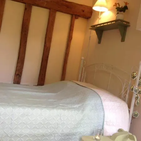Camping Glamping The Rose Garden With Own Garden - External Shower & Toilet And Kitchen