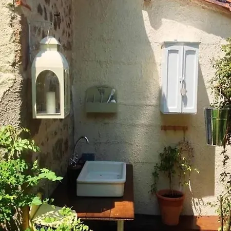 Glamping The Rose Garden With Own Garden - External Shower & Toilet And Kitchen